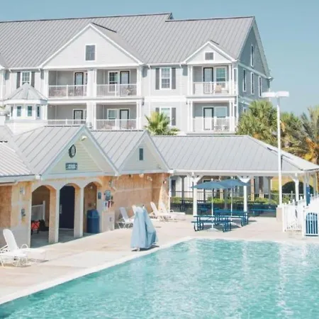 Enjoy Mini Golf, Arcade Games, And Pools With Family In 2Bd Orlando Condo